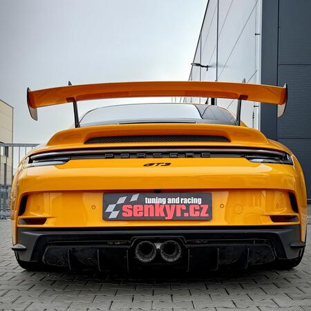 Instalace výfuku Akrapovič 'Limited Edition' do Porsche...